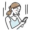 笑顔でスマートフォンを操作する女性のイラスト
